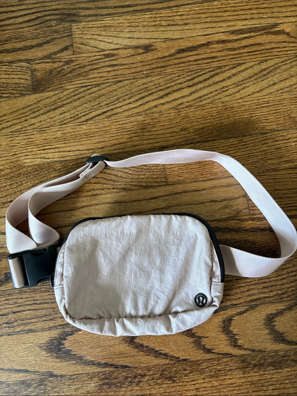 Lululemon Everywhere Belt Bag *1L
TB2 Peach Gold EUC - Picture 4 of 7